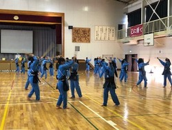 2年生女子体育の剣道