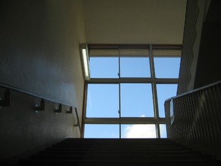 写真：階段の窓の様子