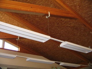 写真：天井に木が使ってある様子