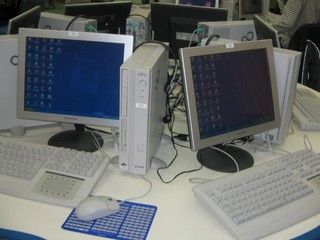 写真：使用しているパソコン