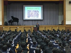 全校集会