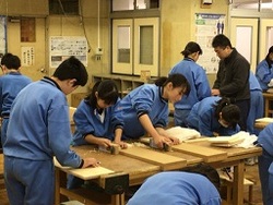 鉋がけの作業