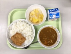 給食　カツカレーライス