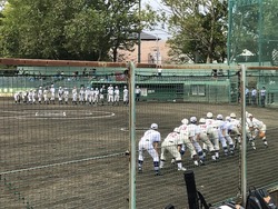 野球部　試合開始前の選手たち