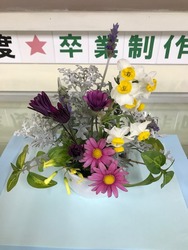 生けたお花は1階フロアに飾っています