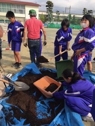 2種類の土を混ぜます