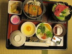 夕飯のメニューの写真