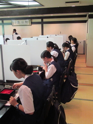 天平倶楽部で昼食を食べている写真