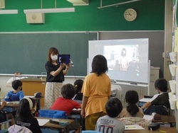 質問に答える子どもの様子