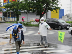雨登校