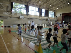 大人数で道路をわたるとき