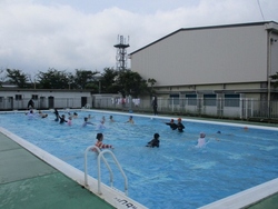 6年生は富岡小での水泳学習も今年が最後です。