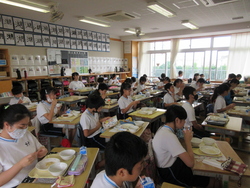 給食
