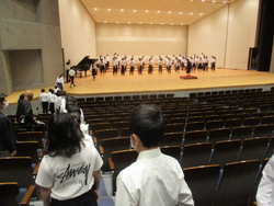 中学校区音楽発表会の文化会館大ホールです。