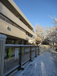 1月7日始業の日、歩道も積雪がありました。