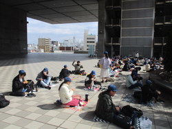 国会の次に江戸東京博物館に行き、昼食です