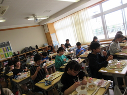 給食