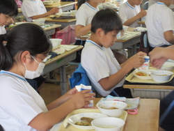 給食
