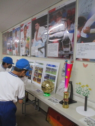 浦安市が持っているオリンピック聖火リレートーチが3日間展示されました