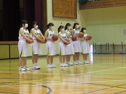 女子バスケットボール部が発表している写真