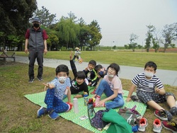 水分補給で休憩する様子