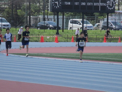 女子に続いて長距離走男子1000 m走です。