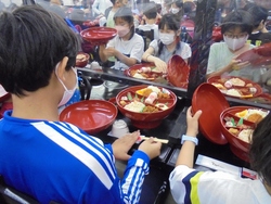 昼食の様子