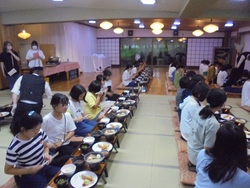 ホテルに到着して夕食