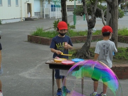 シャボン玉上手に作りたいな