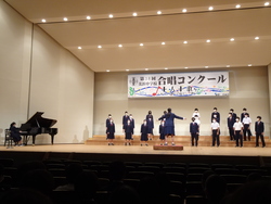 1年C組の合唱の写真