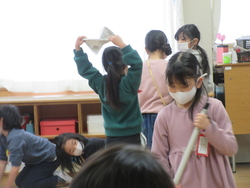 二月二四日