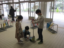 二月二四日