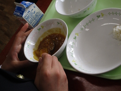 今日の給食カレーライス