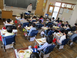 みんな給食の準備は万端！