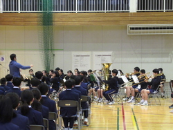 吹奏楽部が発表している写真