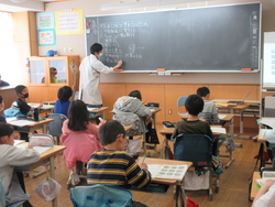 四月二五日