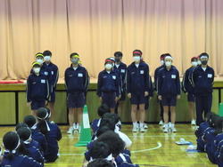 体育祭実行委員の紹介をしている写真
