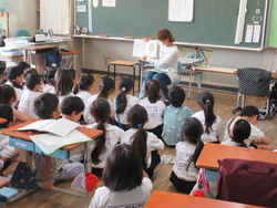 2年生学級読み聞かせ