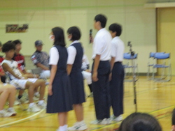 全校生徒の代表4名による励ましの言葉の写真