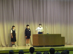 各学年委員長が話している写真