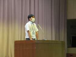 校長が話している写真