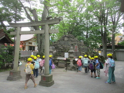 神社には、富士塚がありました