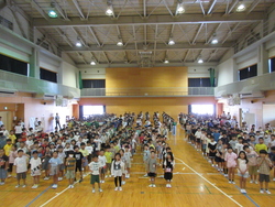 八月二五日