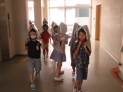 八月二五日