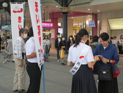 赤い羽根街頭募金