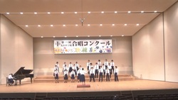 3年B組の合唱の写真