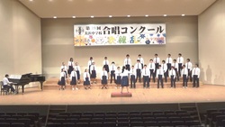 2年A組の合唱の写真
