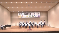 1年B組の合唱の写真