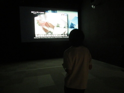 映画を見ているs写真