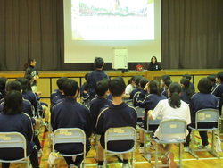 福田さんに質問をしている写真
